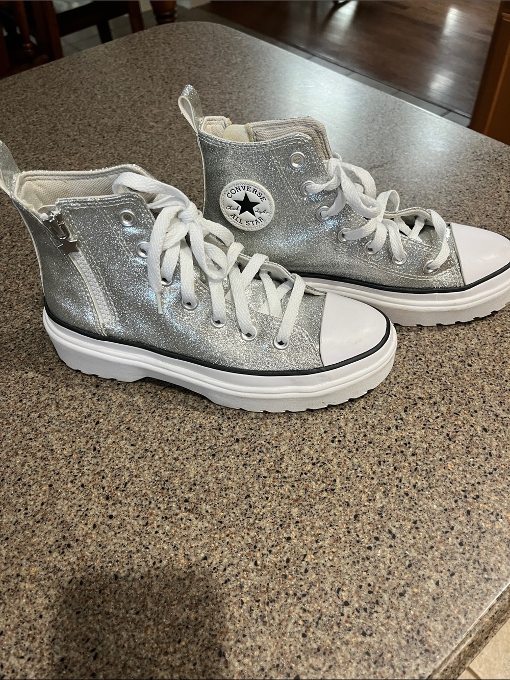 Converse Chuck Taylor Lift Platform Size4 Silver Glitter Sneakers